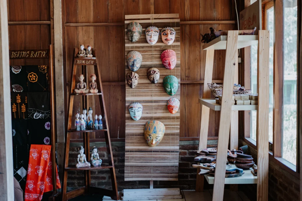 Kerajinan Topeng Batik